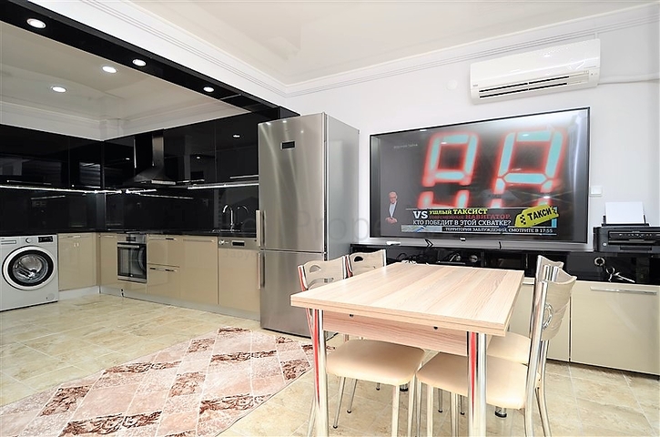 شقة ضمن مجمع سكني في الانيا _ مهموتلار  على بعد خطوات من البحر 