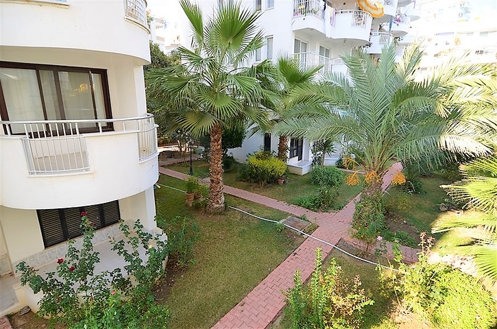 شقة ضمن مجمع سكني في الانيا _ مهموتلار  على بعد خطوات من البحر 