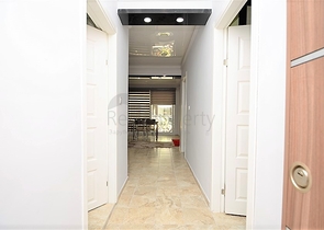 شقة ضمن مجمع سكني في الانيا _ مهموتلار  على بعد خطوات من البحر 