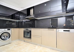 شقة ضمن مجمع سكني في الانيا _ مهموتلار  على بعد خطوات من البحر 