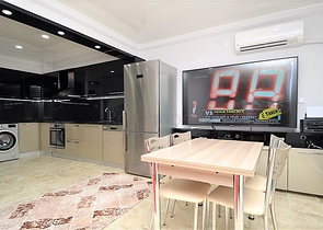 شقة ضمن مجمع سكني في الانيا _ مهموتلار  على بعد خطوات من البحر 