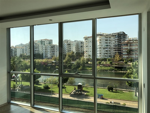 شقة ثلاث غرف نوم في ألانيا / كاستيل مطلة على النهر