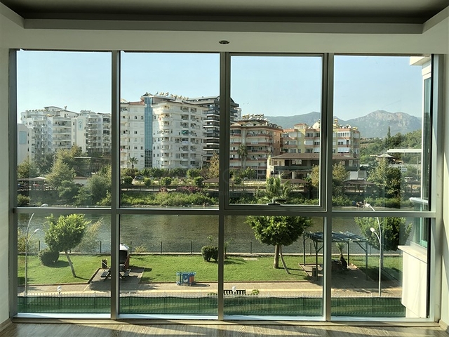 شقة ثلاث غرف نوم في ألانيا / كاستيل مطلة على النهر