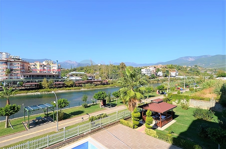 شقة ثلاث غرف نوم في ألانيا / كاستيل مطلة على النهر