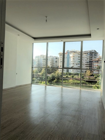 شقة ثلاث غرف نوم في ألانيا / كاستيل مطلة على النهر