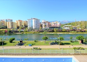 شقة ثلاث غرف نوم في ألانيا / كاستيل مطلة على النهر