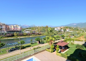 شقة ثلاث غرف نوم في ألانيا / كاستيل مطلة على النهر