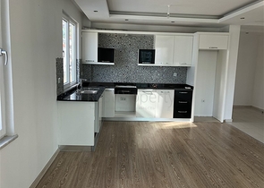 شقة ثلاث غرف نوم في ألانيا / كاستيل مطلة على النهر