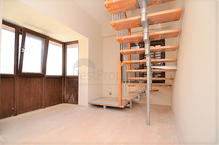 قصر فاخر باطلالة بحرية في الانيا 