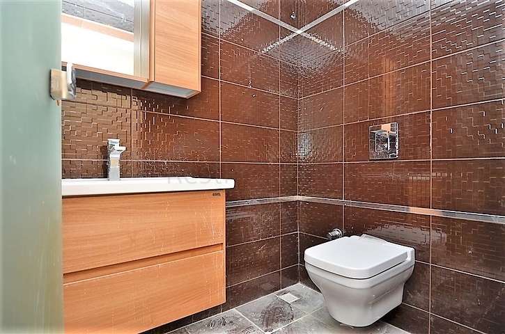 قصر فاخر باطلالة بحرية في الانيا 