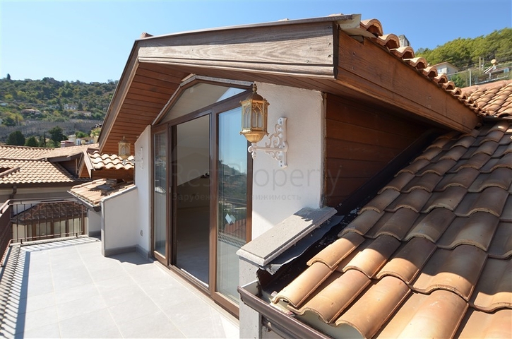 قصر فاخر باطلالة بحرية في الانيا 