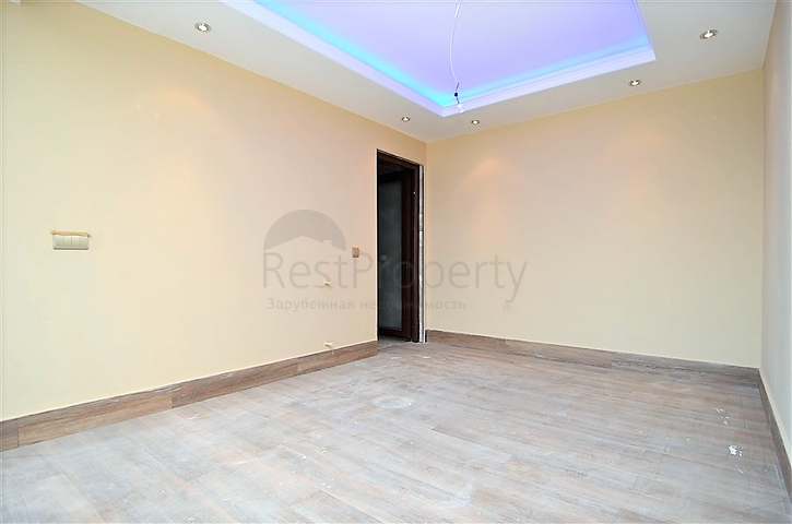 قصر فاخر باطلالة بحرية في الانيا 