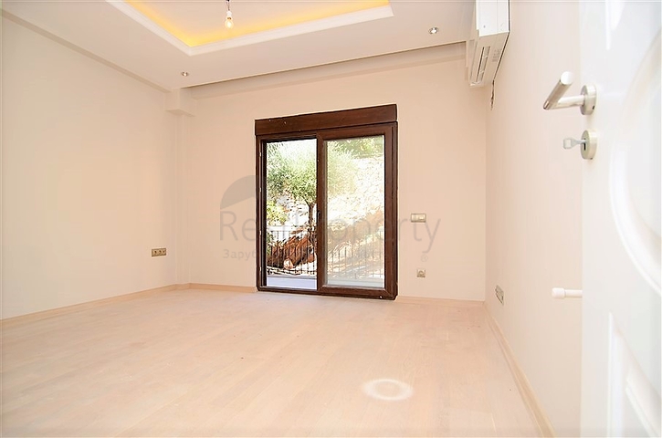 قصر فاخر باطلالة بحرية في الانيا 