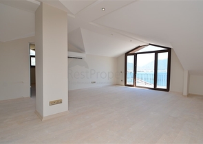 قصر فاخر باطلالة بحرية في الانيا 