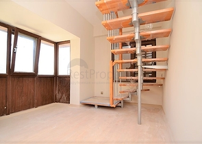 قصر فاخر باطلالة بحرية في الانيا 