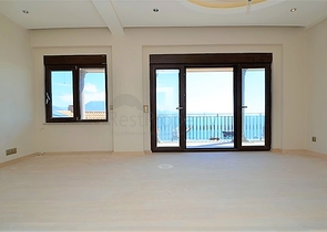 قصر فاخر باطلالة بحرية في الانيا 