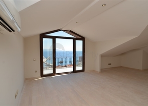 قصر فاخر باطلالة بحرية في الانيا 