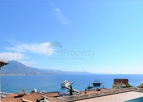 قصر فاخر باطلالة بحرية في الانيا 