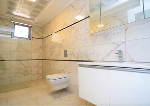 قصر فاخر باطلالة بحرية في الانيا 