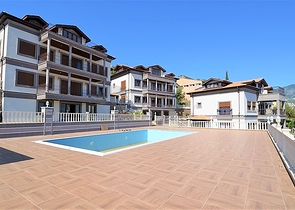 قصر فاخر باطلالة بحرية في الانيا 