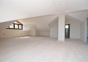 قصر فاخر باطلالة بحرية في الانيا 