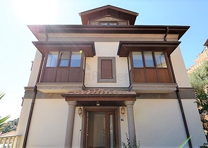 قصر فاخر باطلالة بحرية في الانيا 