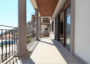 قصر فاخر باطلالة بحرية في الانيا 