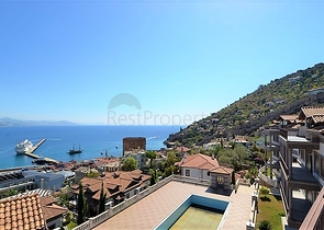 قصر فاخر باطلالة بحرية في الانيا 