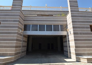 قصر فاخر باطلالة بحرية في الانيا 