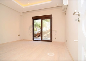 قصر فاخر باطلالة بحرية في الانيا 