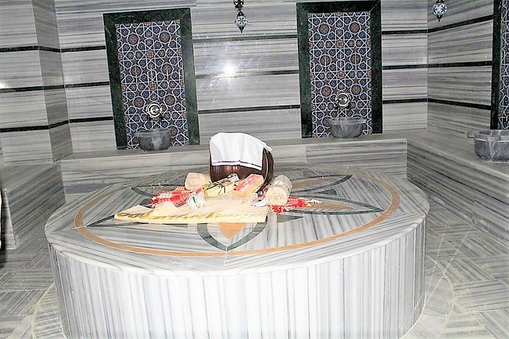 شقة مفروشة من تصميم غرفة وصالة ضمن مجمع خمس نجوم في الانيا منطقة افسلار 