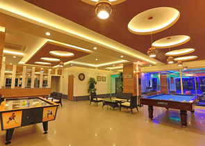 شقة مفروشة من تصميم غرفة وصالة ضمن مجمع خمس نجوم في الانيا منطقة افسلار 