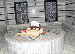 شقة مفروشة من تصميم غرفة وصالة ضمن مجمع خمس نجوم في الانيا منطقة افسلار 