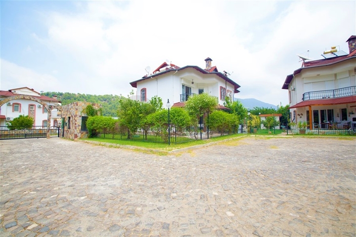 فيلا واسعة في الانيا بسعر ممتاز 