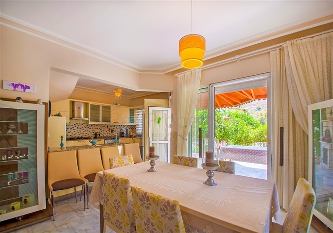 فيلا واسعة في الانيا بسعر ممتاز 