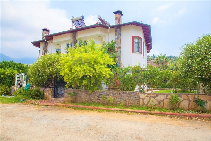 فيلا واسعة في الانيا بسعر ممتاز 