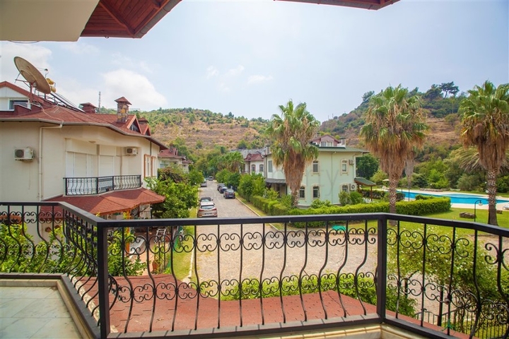 فيلا واسعة في الانيا بسعر ممتاز 