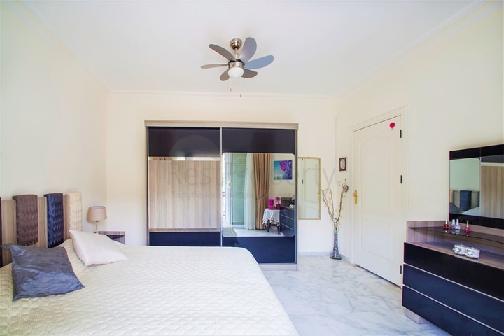 فيلا واسعة في الانيا بسعر ممتاز 