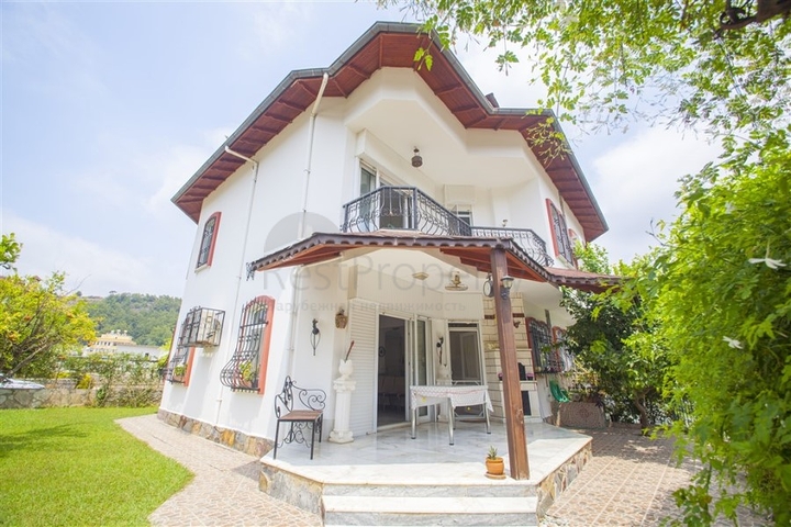 فيلا واسعة في الانيا بسعر ممتاز 