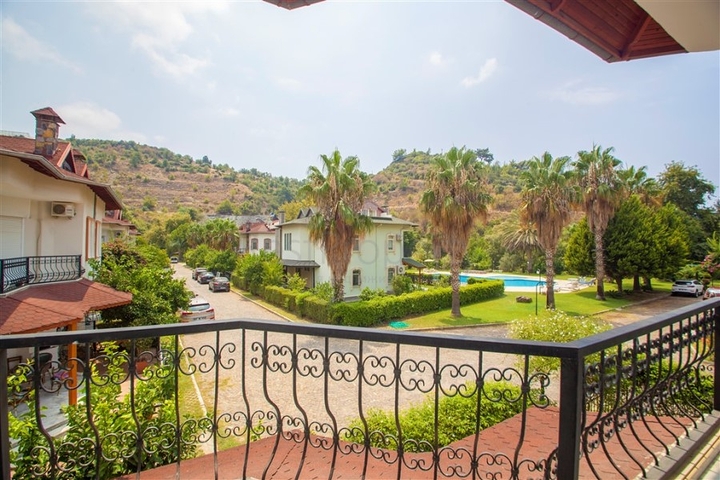 فيلا واسعة في الانيا بسعر ممتاز 