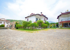 فيلا واسعة في الانيا بسعر ممتاز 