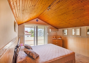 فيلا واسعة في الانيا بسعر ممتاز 