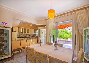 فيلا واسعة في الانيا بسعر ممتاز 