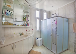 فيلا واسعة في الانيا بسعر ممتاز 