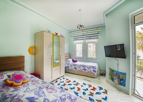 فيلا واسعة في الانيا بسعر ممتاز 