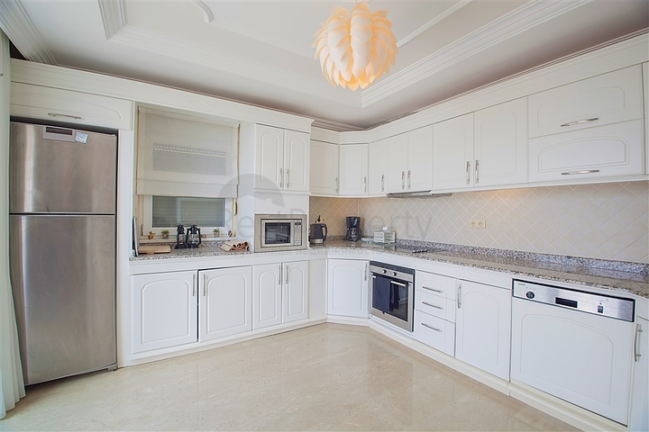 فيلا مستقلة مع تراس واسع واطلالة بحر ساحرة في كارجي جاك / الانيا 