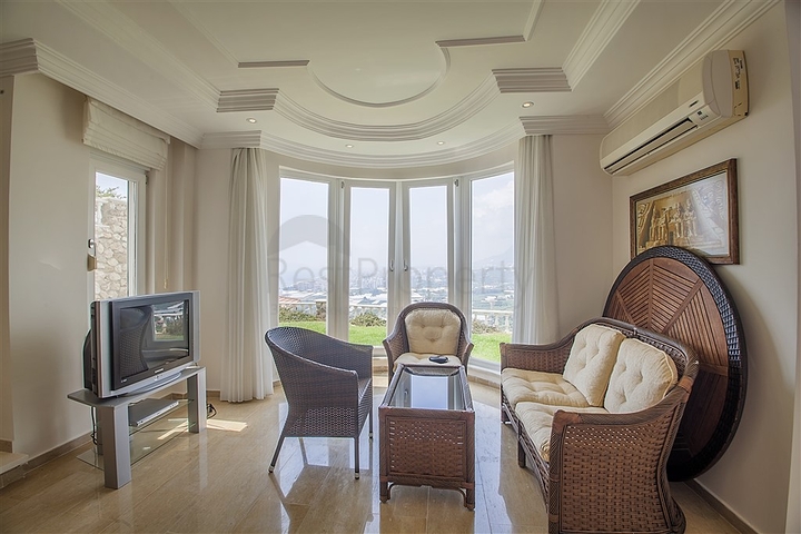 فيلا مستقلة مع تراس واسع واطلالة بحر ساحرة في كارجي جاك / الانيا 