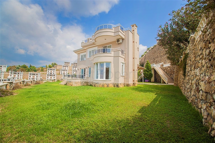 فيلا مستقلة مع تراس واسع واطلالة بحر ساحرة في كارجي جاك / الانيا 