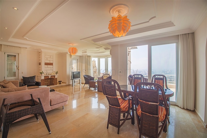 فيلا مستقلة مع تراس واسع واطلالة بحر ساحرة في كارجي جاك / الانيا 