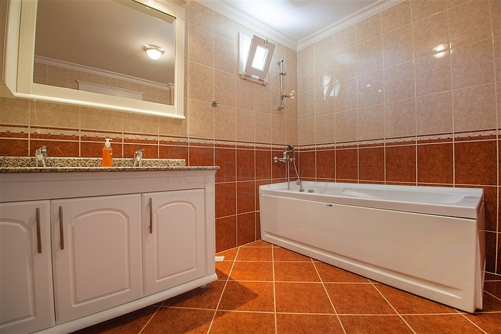 فيلا مستقلة مع تراس واسع واطلالة بحر ساحرة في كارجي جاك / الانيا 